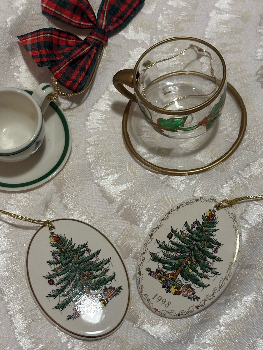Vintage-Style Christmas Tree Porcelain Ornaments - White